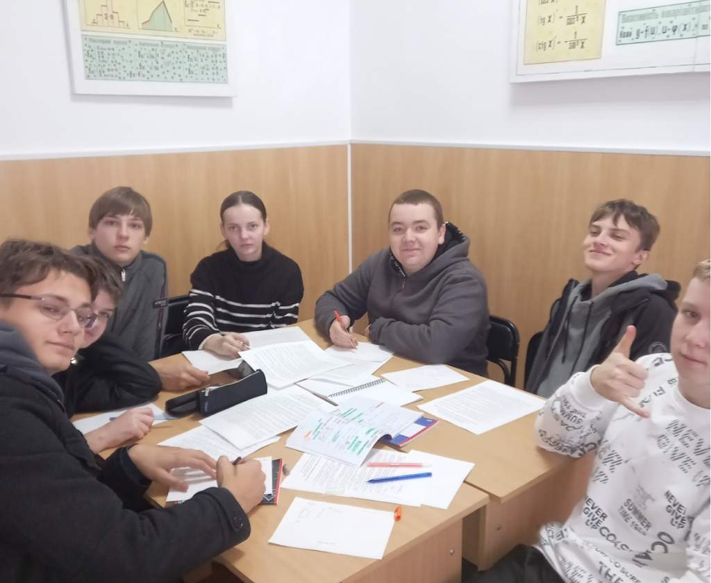 «Ампер» (П-12): Мельничук Іван, Піскун Ярослав, Борисов Ілля, Лозкова Вероніка, Козакевич Ілля, Ставський Володимир, Данилюк Тимофій